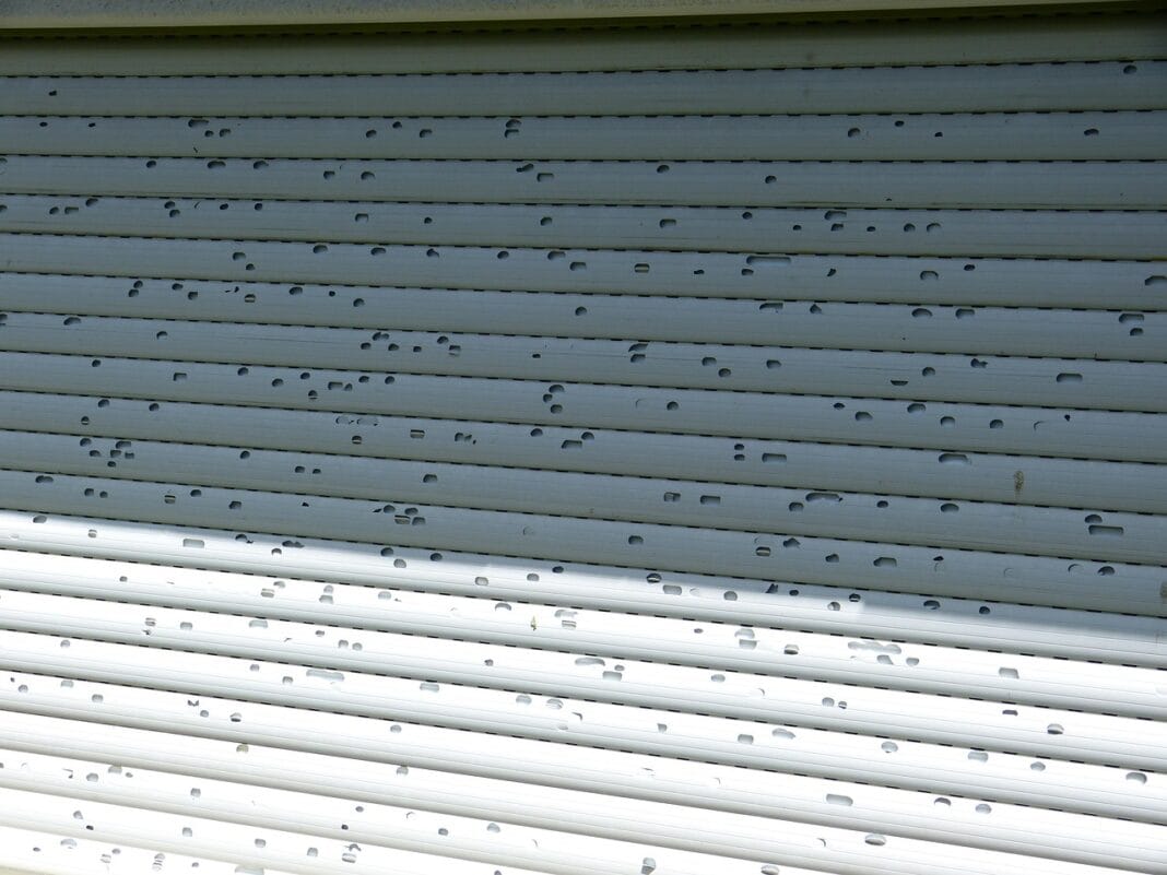 hans-roller-shutter-189534_1280