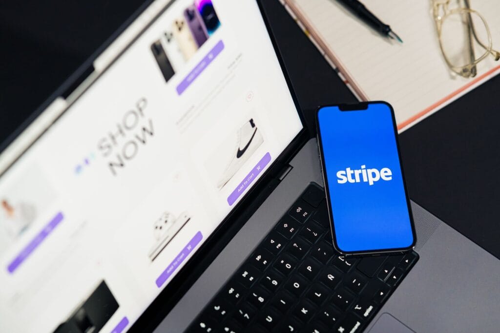 Jak zintegrować sklep internetowy z systemem ERP, aby uprościć księgowość i kontrolę stanów magazynowych
