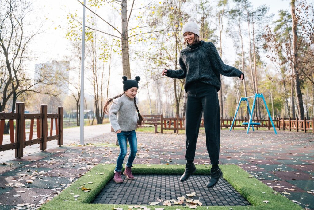 Trampolina ziemna Quad 120: Trwałe rozwiązanie dla przedszkolnej strefy rekreacji